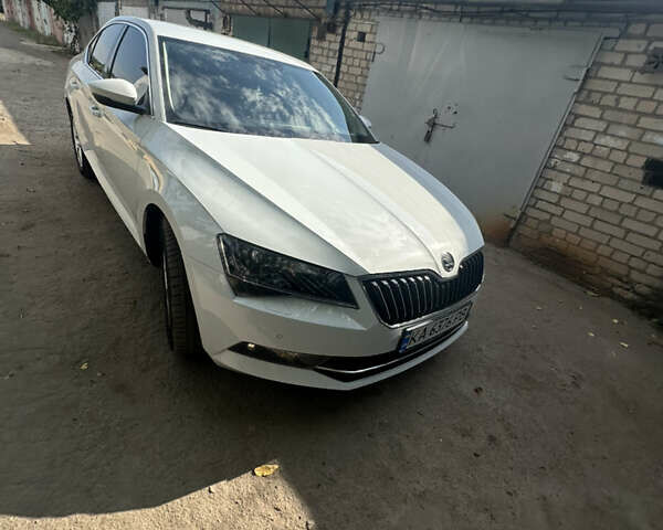 Белый Шкода Суперб, объемом двигателя 1.8 л и пробегом 209 тыс. км за 16500 $, фото 3 на Automoto.ua