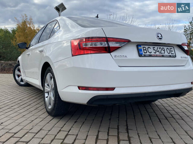 Білий Шкода Суперб, об'ємом двигуна 2 л та пробігом 210 тис. км за 13999 $, фото 6 на Automoto.ua