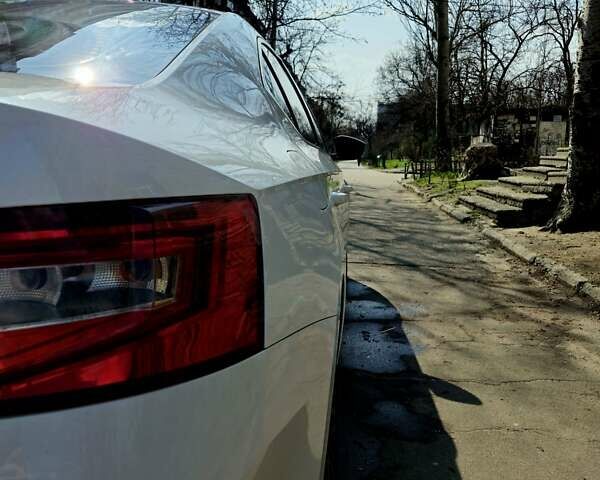 Белый Шкода Суперб, объемом двигателя 1.97 л и пробегом 233 тыс. км за 18000 $, фото 5 на Automoto.ua