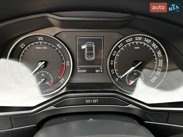 Белый Шкода Суперб, объемом двигателя 2 л и пробегом 255 тыс. км за 15500 $, фото 38 на Automoto.ua