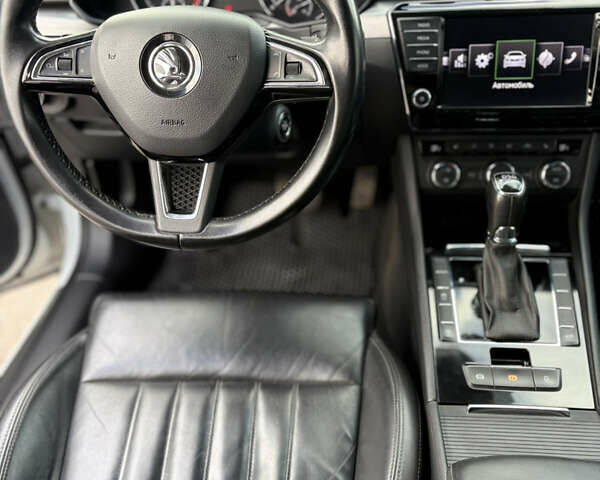 Белый Шкода Суперб, объемом двигателя 2 л и пробегом 217 тыс. км за 21000 $, фото 17 на Automoto.ua