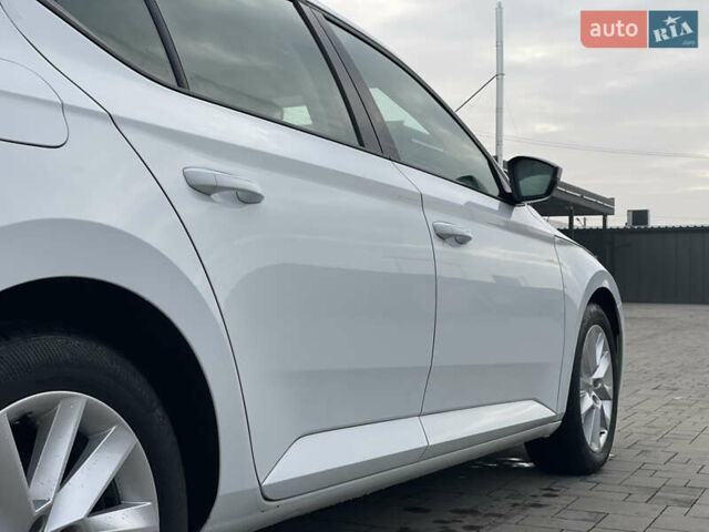 Белый Шкода Суперб, объемом двигателя 2 л и пробегом 255 тыс. км за 14999 $, фото 29 на Automoto.ua