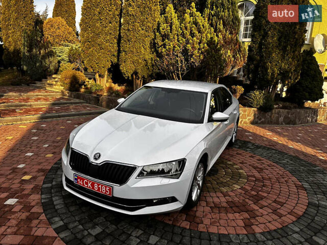 Белый Шкода Суперб, объемом двигателя 2 л и пробегом 255 тыс. км за 15500 $, фото 18 на Automoto.ua