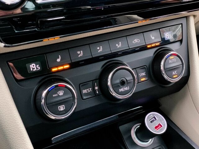 Білий Шкода Суперб, об'ємом двигуна 2 л та пробігом 220 тис. км за 18200 $, фото 12 на Automoto.ua