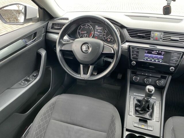 Белый Шкода Суперб, объемом двигателя 2 л и пробегом 212 тыс. км за 13600 $, фото 5 на Automoto.ua