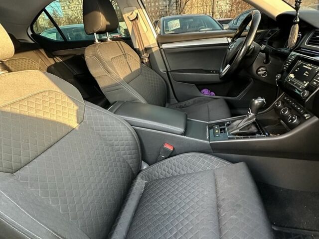 Білий Шкода Суперб, об'ємом двигуна 2 л та пробігом 226 тис. км за 17750 $, фото 4 на Automoto.ua