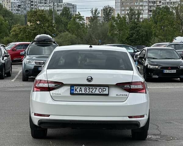 Белый Шкода Суперб, объемом двигателя 1.97 л и пробегом 265 тыс. км за 17500 $, фото 5 на Automoto.ua