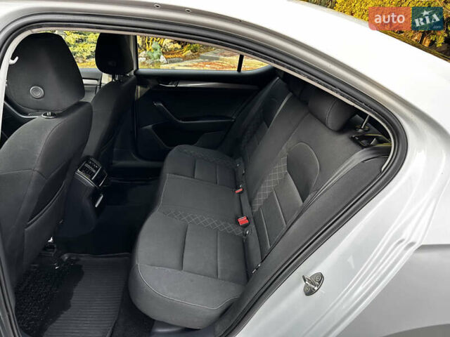 Белый Шкода Суперб, объемом двигателя 2 л и пробегом 255 тыс. км за 15500 $, фото 25 на Automoto.ua