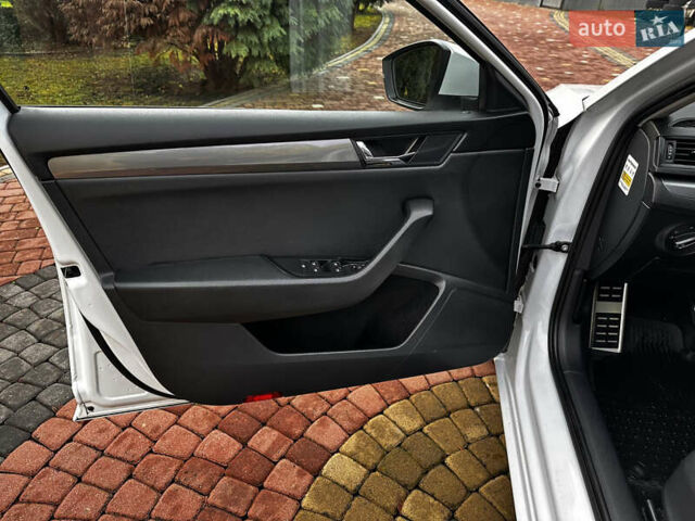 Белый Шкода Суперб, объемом двигателя 2 л и пробегом 255 тыс. км за 15500 $, фото 19 на Automoto.ua