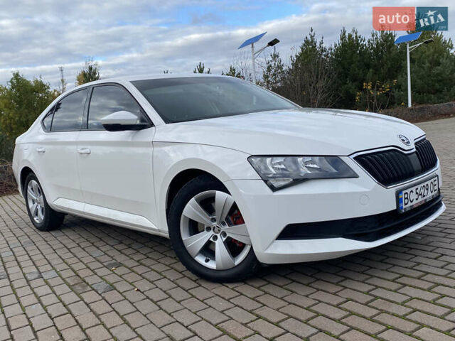 Білий Шкода Суперб, об'ємом двигуна 2 л та пробігом 210 тис. км за 13999 $, фото 2 на Automoto.ua