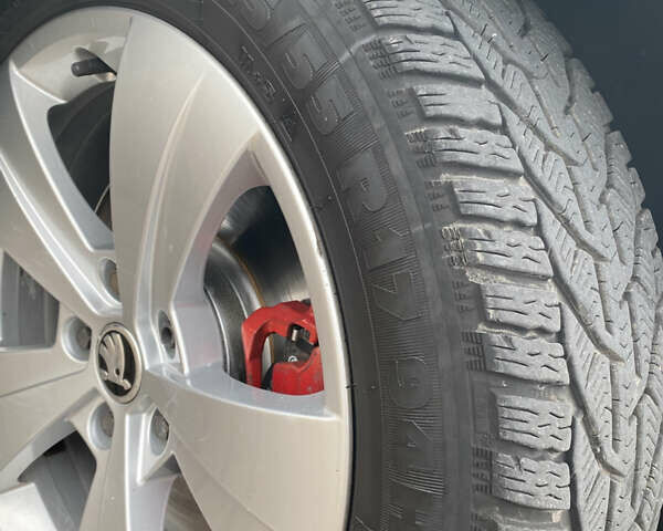 Білий Шкода Суперб, об'ємом двигуна 2 л та пробігом 210 тис. км за 13999 $, фото 23 на Automoto.ua