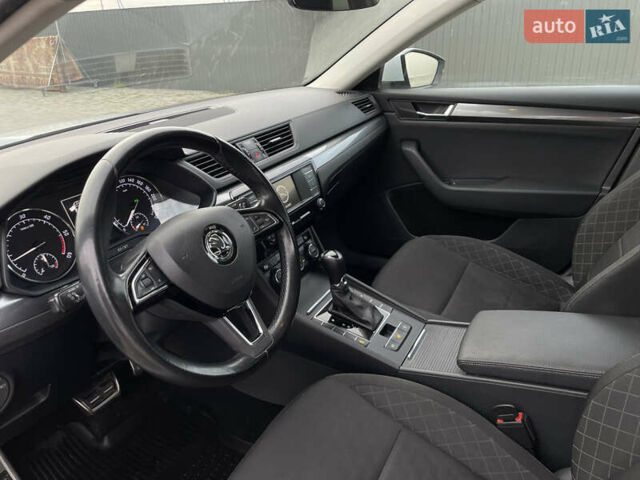 Белый Шкода Суперб, объемом двигателя 2 л и пробегом 255 тыс. км за 14999 $, фото 19 на Automoto.ua