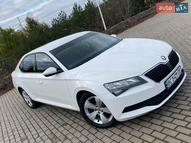 Білий Шкода Суперб, об'ємом двигуна 2 л та пробігом 210 тис. км за 13999 $, фото 3 на Automoto.ua