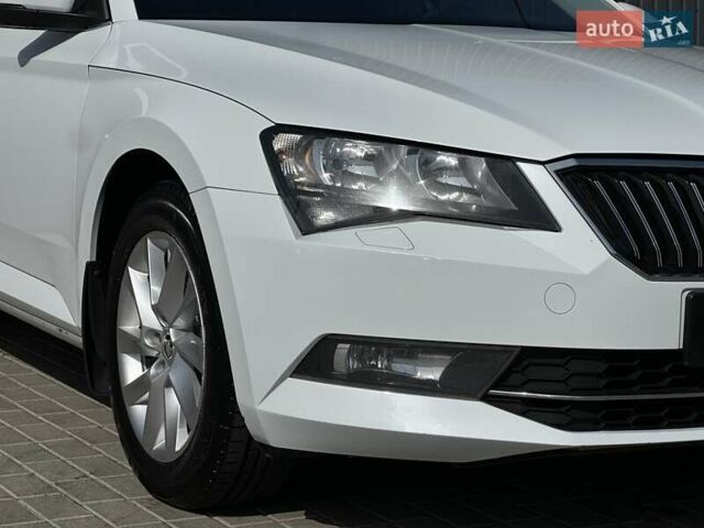 Белый Шкода Суперб, объемом двигателя 1.8 л и пробегом 201 тыс. км за 14900 $, фото 3 на Automoto.ua