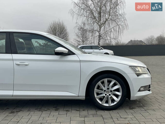 Белый Шкода Суперб, объемом двигателя 2 л и пробегом 255 тыс. км за 14999 $, фото 31 на Automoto.ua