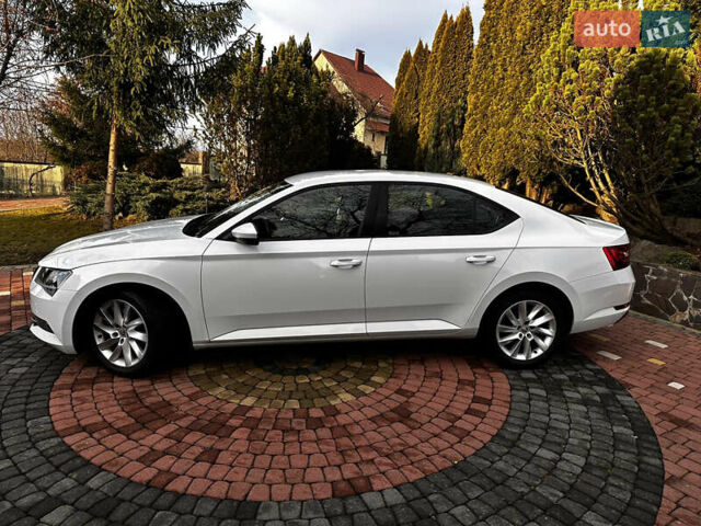 Белый Шкода Суперб, объемом двигателя 2 л и пробегом 255 тыс. км за 15500 $, фото 1 на Automoto.ua