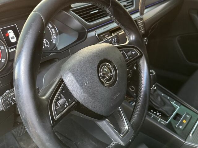 Білий Шкода Суперб, об'ємом двигуна 2 л та пробігом 226 тис. км за 17750 $, фото 5 на Automoto.ua