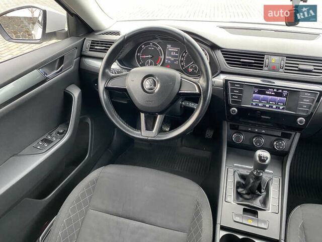 Білий Шкода Суперб, об'ємом двигуна 2 л та пробігом 212 тис. км за 13400 $, фото 22 на Automoto.ua