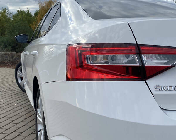 Білий Шкода Суперб, об'ємом двигуна 2 л та пробігом 210 тис. км за 13999 $, фото 13 на Automoto.ua