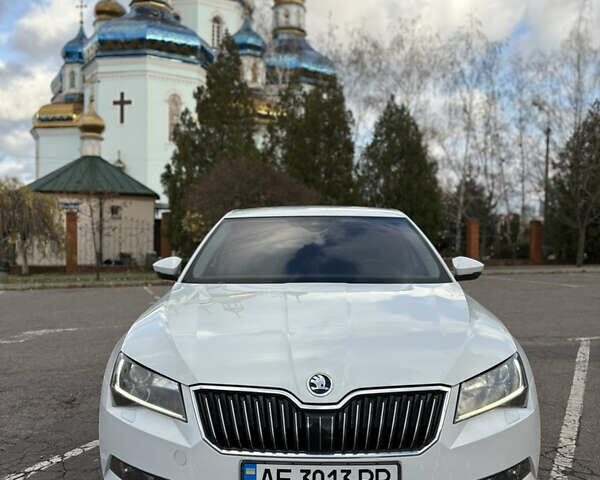 Белый Шкода Суперб, объемом двигателя 2 л и пробегом 217 тыс. км за 21000 $, фото 19 на Automoto.ua