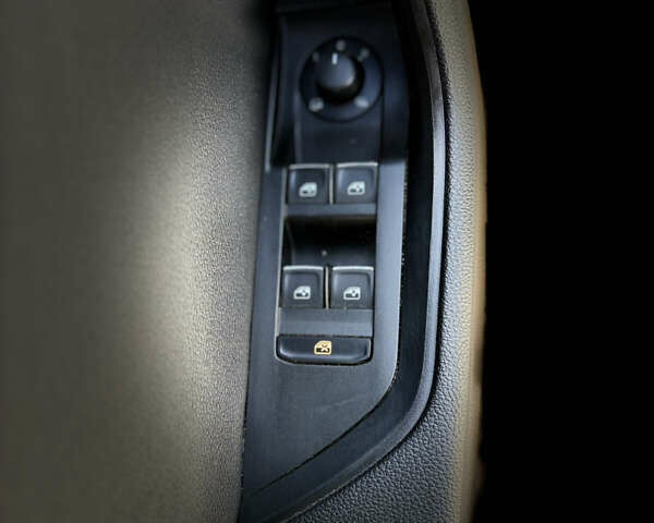 Белый Шкода Суперб, объемом двигателя 2 л и пробегом 217 тыс. км за 21000 $, фото 10 на Automoto.ua