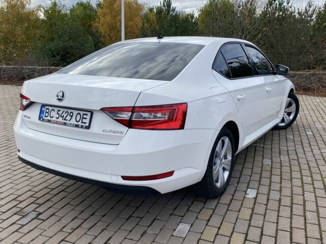 Белый Шкода Суперб, объемом двигателя 2 л и пробегом 212 тыс. км за 13600 $, фото 2 на Automoto.ua