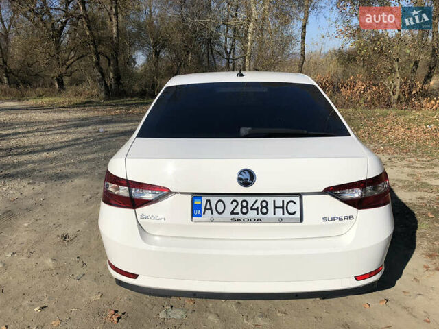 Белый Шкода Суперб, объемом двигателя 1.6 л и пробегом 280 тыс. км за 14500 $, фото 12 на Automoto.ua