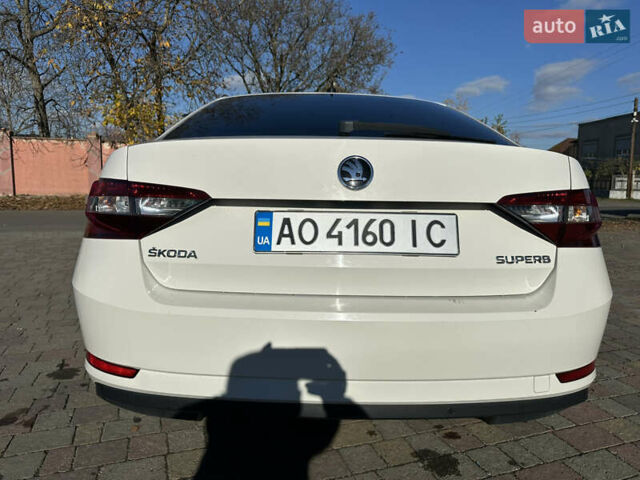 Белый Шкода Суперб, объемом двигателя 2 л и пробегом 248 тыс. км за 12900 $, фото 4 на Automoto.ua