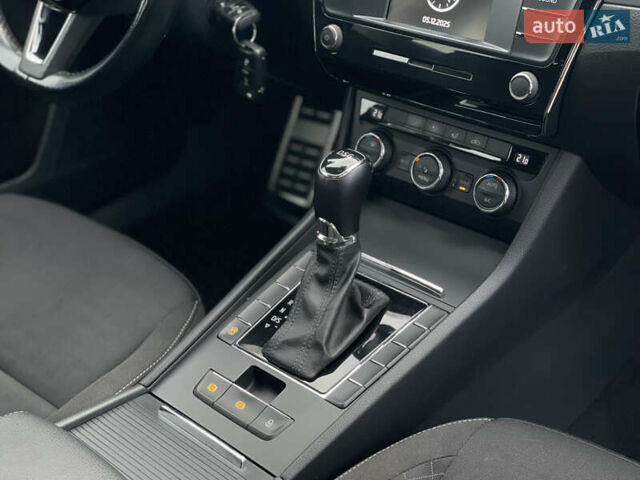 Белый Шкода Суперб, объемом двигателя 2 л и пробегом 255 тыс. км за 14999 $, фото 13 на Automoto.ua