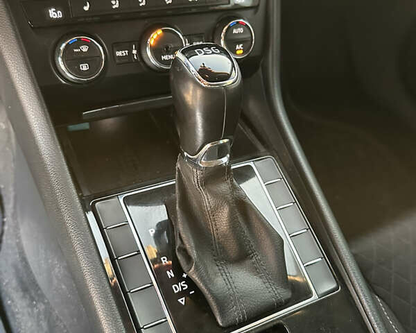 Білий Шкода Суперб, об'ємом двигуна 1.97 л та пробігом 226 тис. км за 17750 $, фото 10 на Automoto.ua