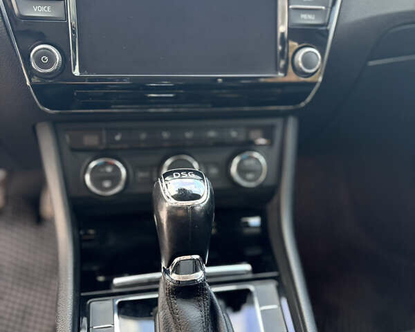 Белый Шкода Суперб, объемом двигателя 2 л и пробегом 217 тыс. км за 21000 $, фото 11 на Automoto.ua