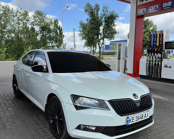 Білий Шкода Суперб, об'ємом двигуна 1.97 л та пробігом 226 тис. км за 17750 $, фото 18 на Automoto.ua