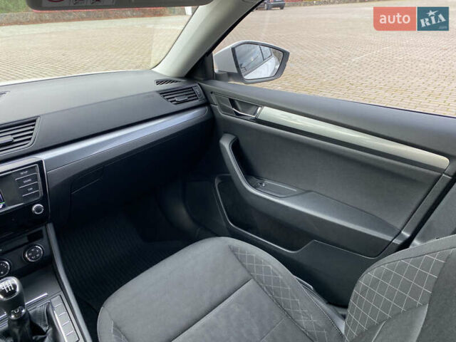 Білий Шкода Суперб, об'ємом двигуна 2 л та пробігом 210 тис. км за 13999 $, фото 28 на Automoto.ua