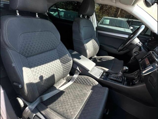 Белый Шкода Суперб, объемом двигателя 0 л и пробегом 209 тыс. км за 16500 $, фото 2 на Automoto.ua