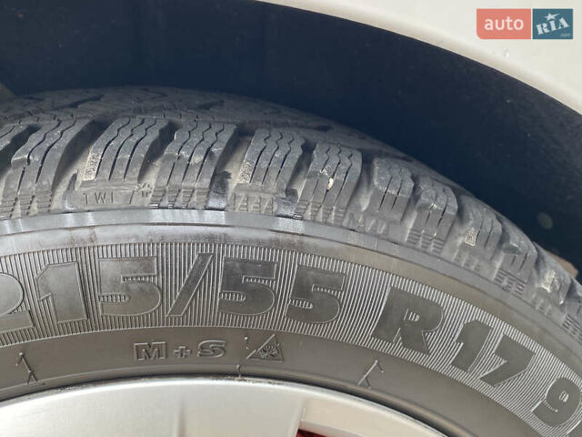 Білий Шкода Суперб, об'ємом двигуна 2 л та пробігом 212 тис. км за 13400 $, фото 19 на Automoto.ua