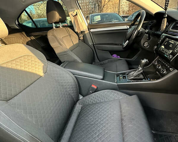 Білий Шкода Суперб, об'ємом двигуна 1.97 л та пробігом 226 тис. км за 17750 $, фото 4 на Automoto.ua