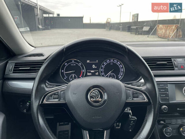 Белый Шкода Суперб, объемом двигателя 2 л и пробегом 255 тыс. км за 14999 $, фото 16 на Automoto.ua