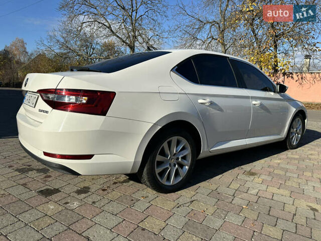 Белый Шкода Суперб, объемом двигателя 2 л и пробегом 248 тыс. км за 12900 $, фото 3 на Automoto.ua