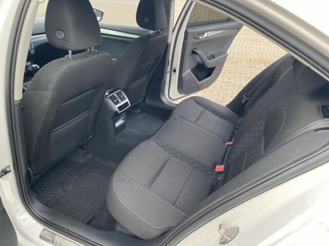 Белый Шкода Суперб, объемом двигателя 2 л и пробегом 212 тыс. км за 13600 $, фото 6 на Automoto.ua