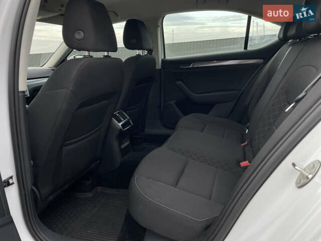 Белый Шкода Суперб, объемом двигателя 2 л и пробегом 255 тыс. км за 14999 $, фото 42 на Automoto.ua