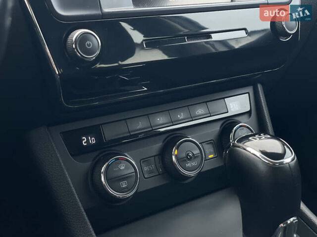 Белый Шкода Суперб, объемом двигателя 2 л и пробегом 255 тыс. км за 14999 $, фото 14 на Automoto.ua