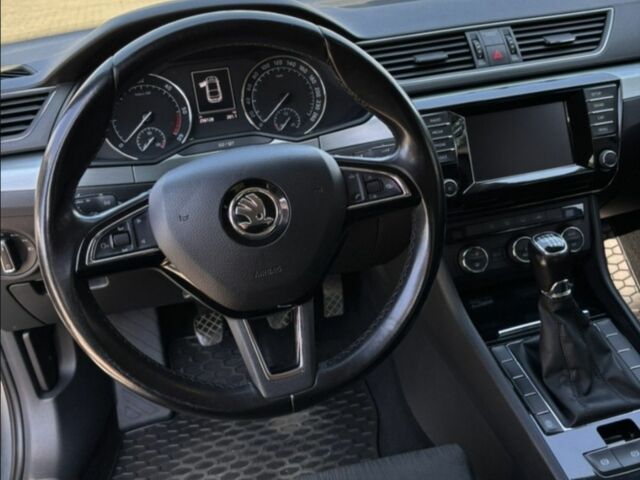 Белый Шкода Суперб, объемом двигателя 2 л и пробегом 252 тыс. км за 14399 $, фото 4 на Automoto.ua