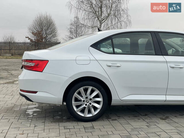 Белый Шкода Суперб, объемом двигателя 2 л и пробегом 255 тыс. км за 14999 $, фото 30 на Automoto.ua