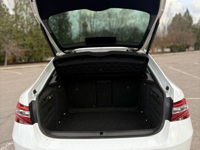 Білий Шкода Суперб, об'ємом двигуна 2 л та пробігом 217 тис. км за 21000 $, фото 6 на Automoto.ua