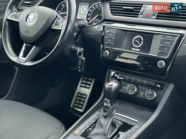 Белый Шкода Суперб, объемом двигателя 2 л и пробегом 255 тыс. км за 14999 $, фото 12 на Automoto.ua