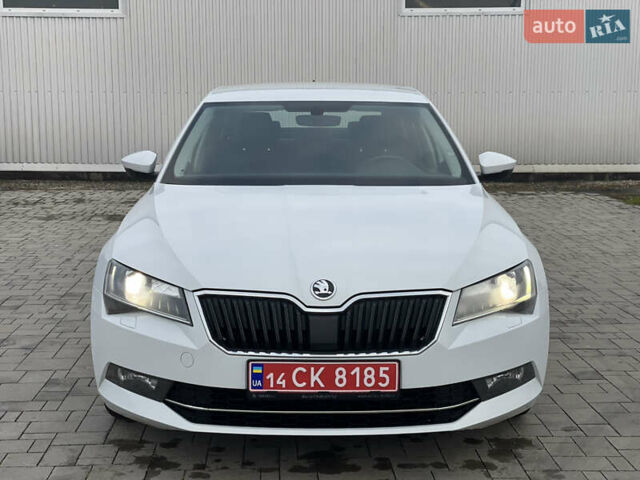 Белый Шкода Суперб, объемом двигателя 2 л и пробегом 255 тыс. км за 14999 $, фото 3 на Automoto.ua