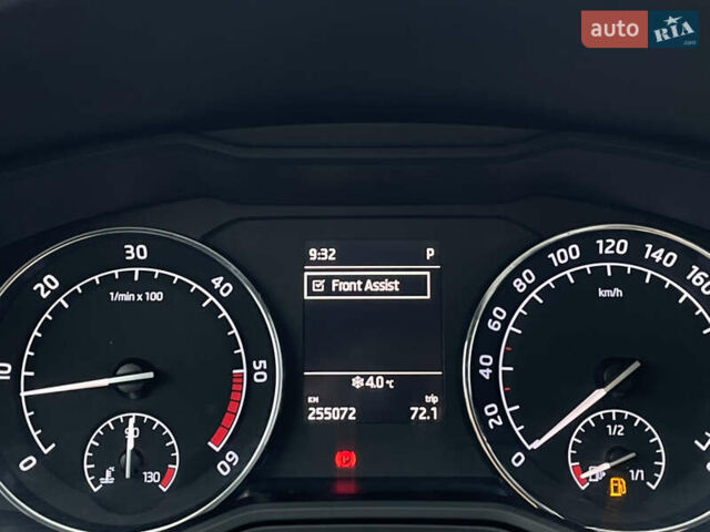 Белый Шкода Суперб, объемом двигателя 2 л и пробегом 255 тыс. км за 14999 $, фото 55 на Automoto.ua