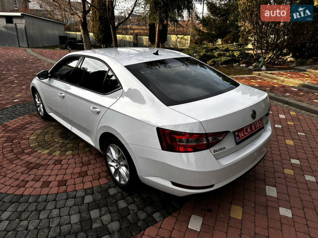 Белый Шкода Суперб, объемом двигателя 2 л и пробегом 255 тыс. км за 15500 $, фото 5 на Automoto.ua