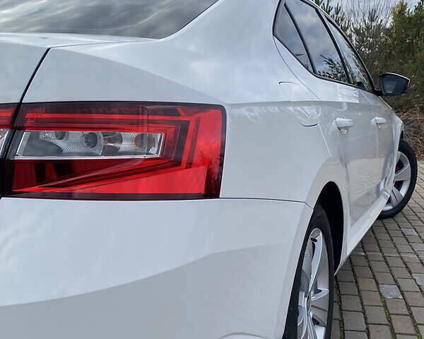 Білий Шкода Суперб, об'ємом двигуна 2 л та пробігом 212 тис. км за 13400 $, фото 12 на Automoto.ua