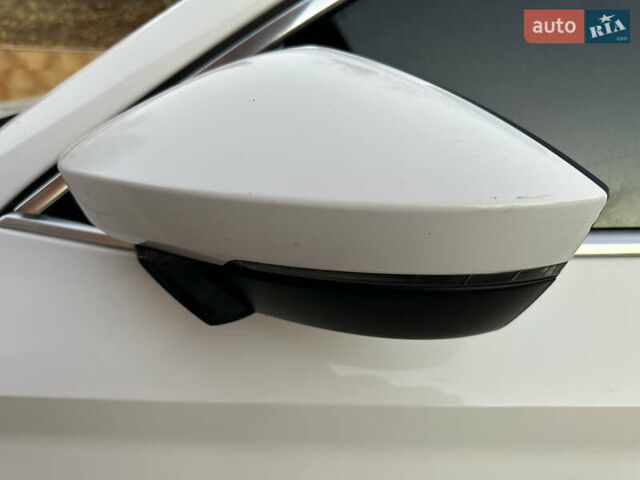 Белый Шкода Суперб, объемом двигателя 2 л и пробегом 248 тыс. км за 12900 $, фото 13 на Automoto.ua